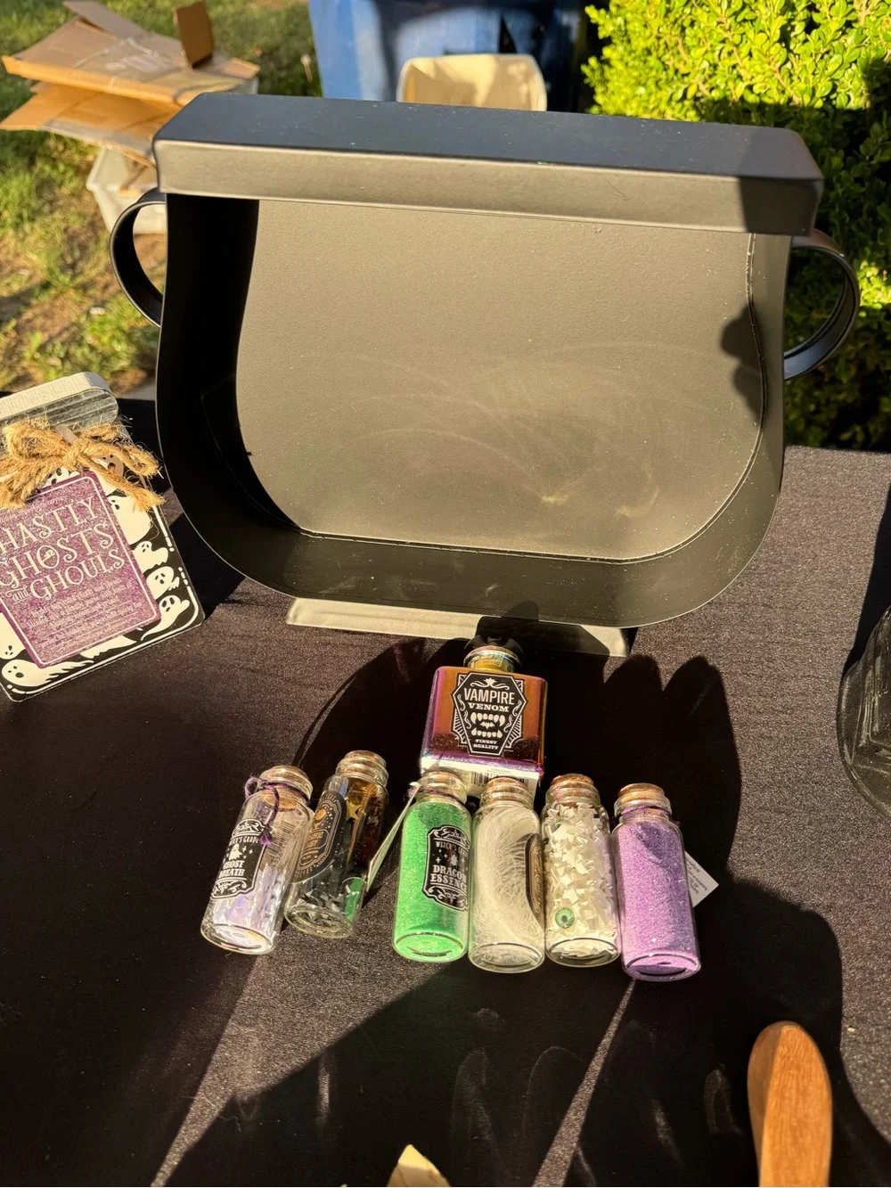 8 Mini Potion Bottles with Black Cauldron Display w/ bonus items